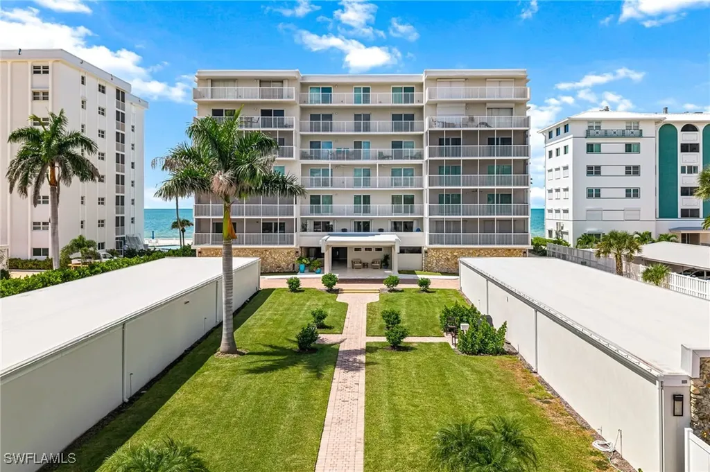 1977 Gulf Shore Boulevard N Naples FL 34102