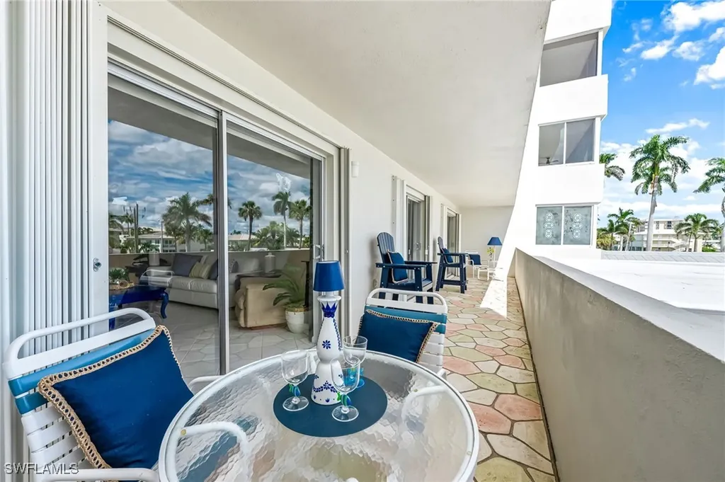 1977 Gulf Shore Boulevard N Naples FL 34102
