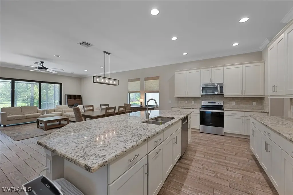 4072 Raffia Drive Naples FL 34119
