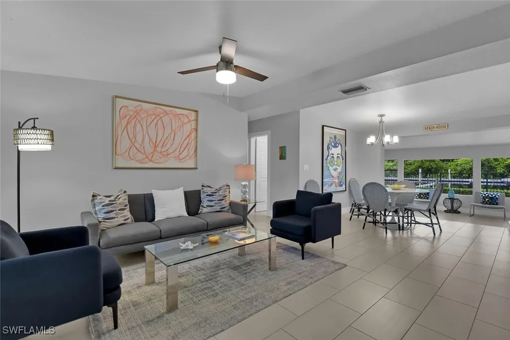 2048 Harbor Lane Naples FL 34104