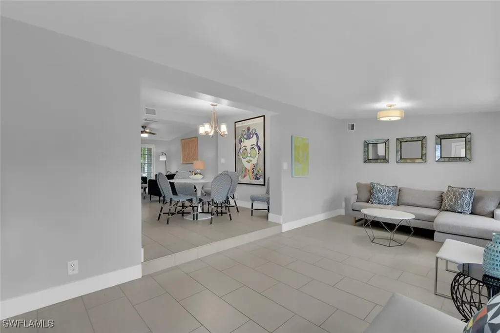 2048 Harbor Lane Naples FL 34104