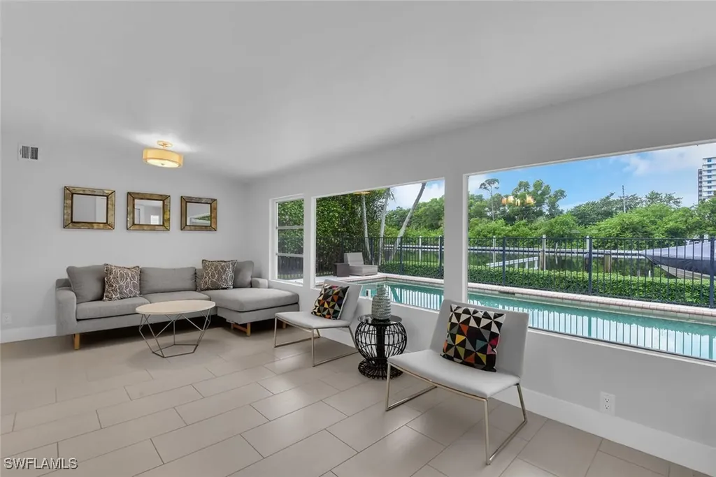 2048 Harbor Lane Naples FL 34104
