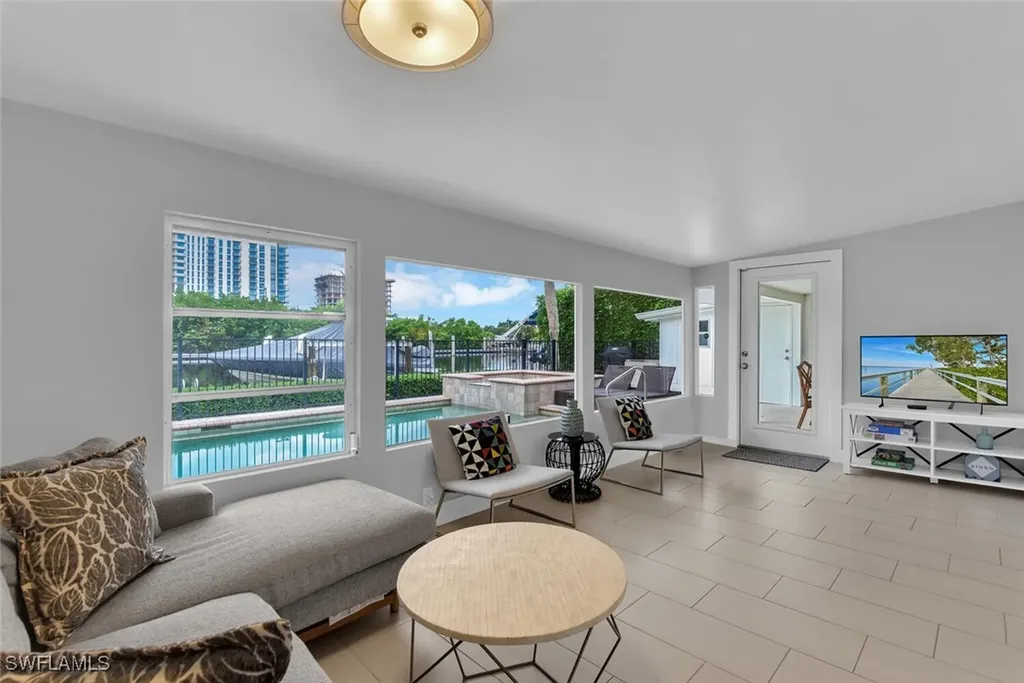 2048 Harbor Lane Naples FL 34104