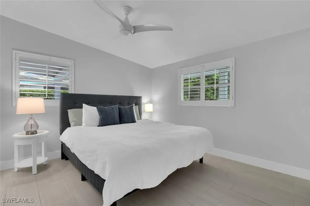 2048 Harbor Lane Naples FL 34104