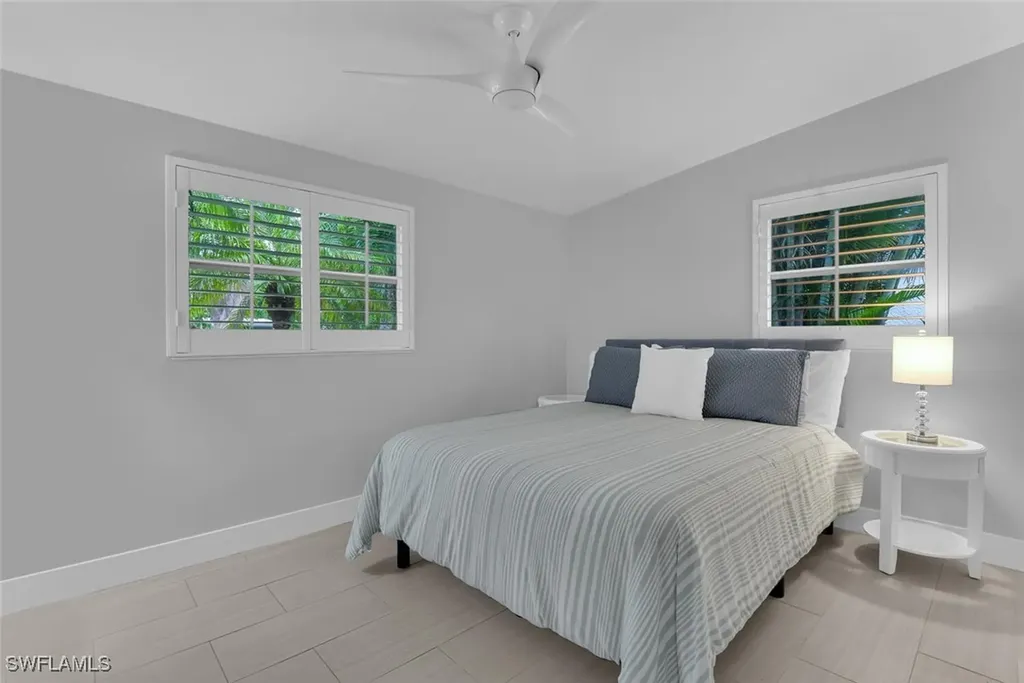2048 Harbor Lane Naples FL 34104