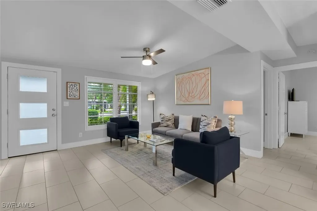 2048 Harbor Lane Naples FL 34104