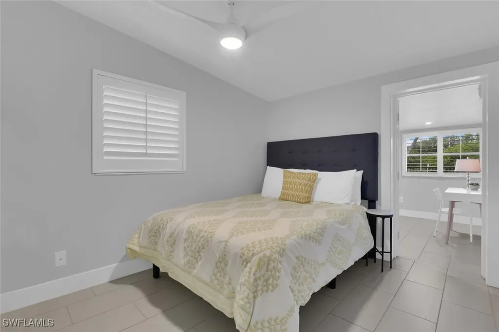 2048 Harbor Lane Naples FL 34104