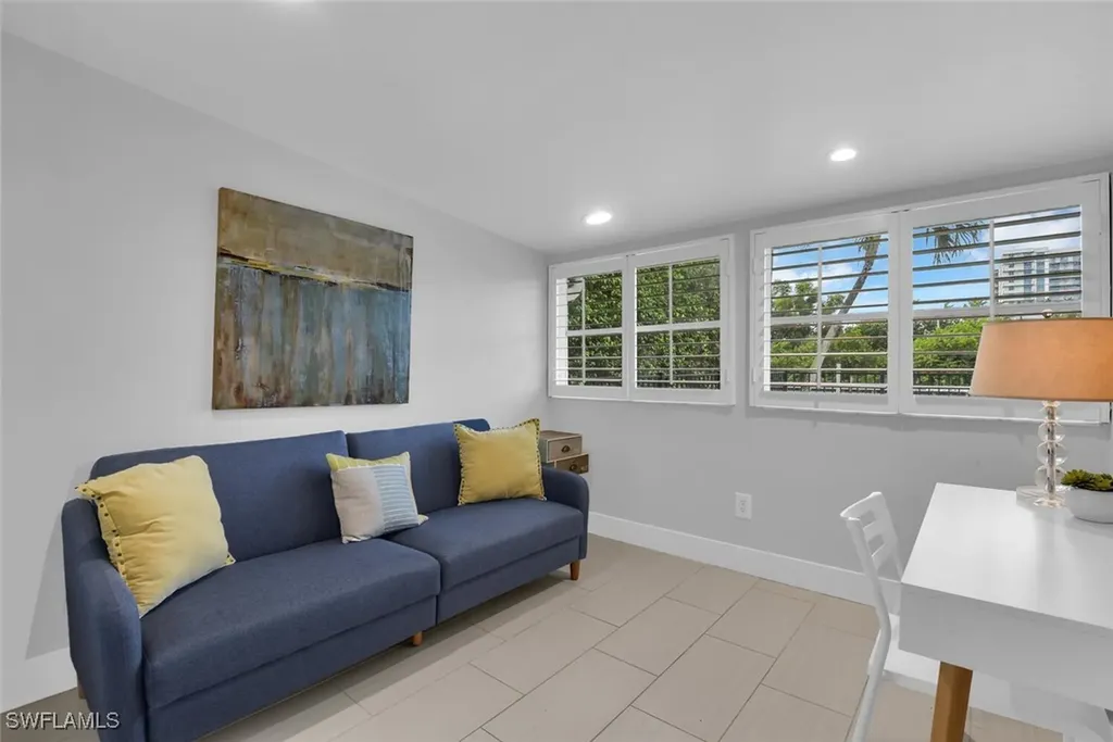 2048 Harbor Lane Naples FL 34104