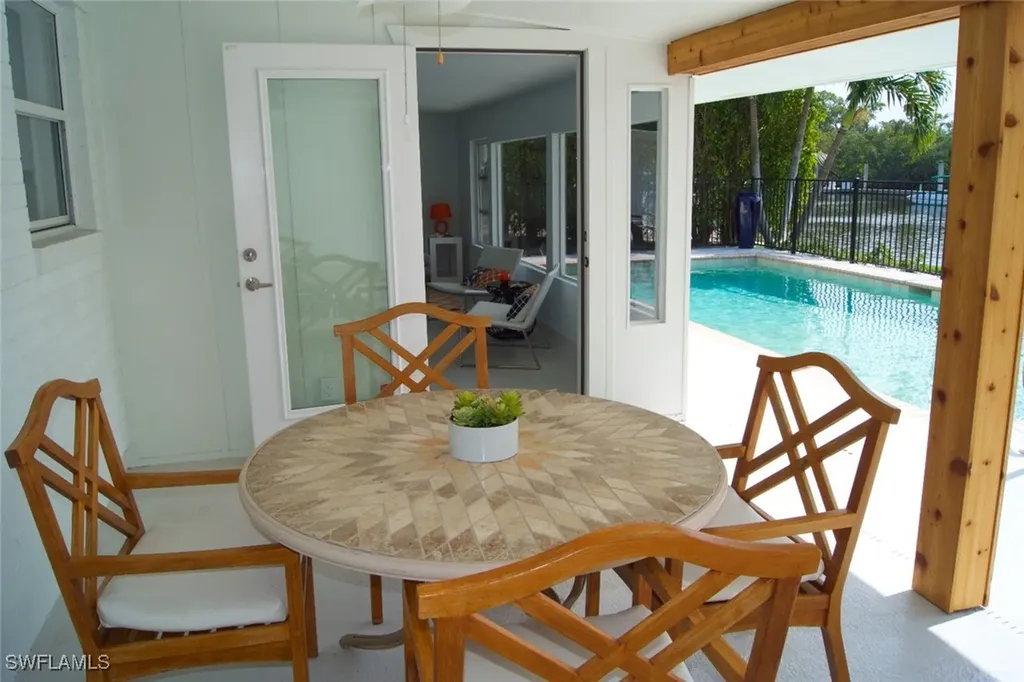 2048 Harbor Lane Naples FL 34104