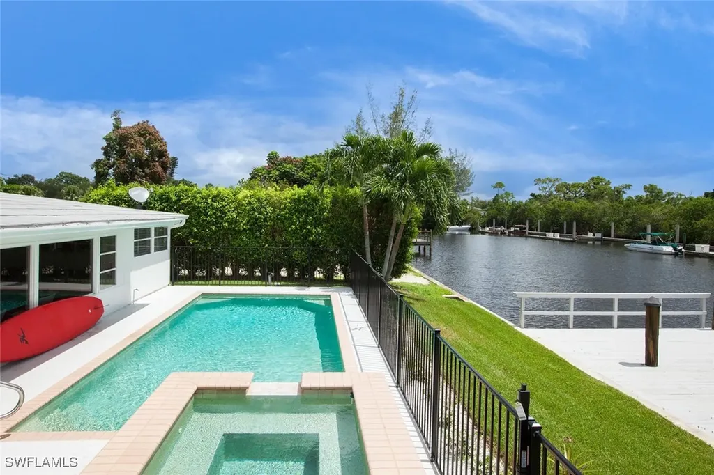 2048 Harbor Lane Naples FL 34104