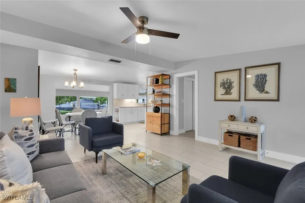 2048 Harbor Lane Naples FL 34104
