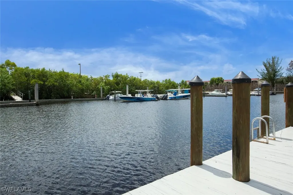 2048 Harbor Lane Naples FL 34104