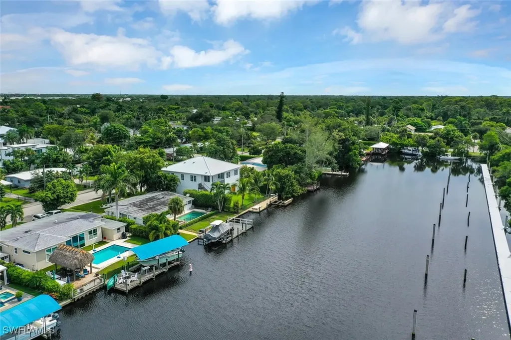 2048 Harbor Lane Naples FL 34104