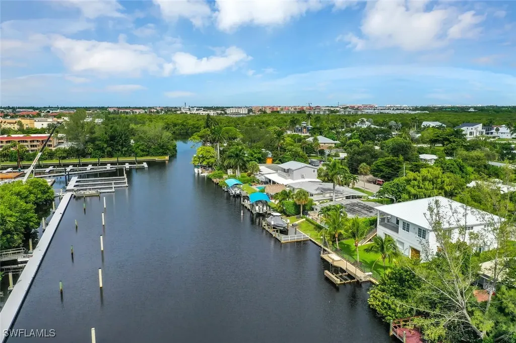 2048 Harbor Lane Naples FL 34104