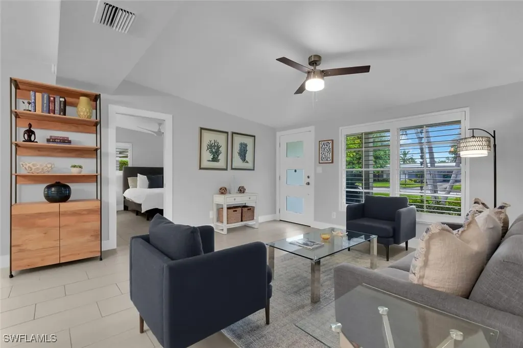 2048 Harbor Lane Naples FL 34104