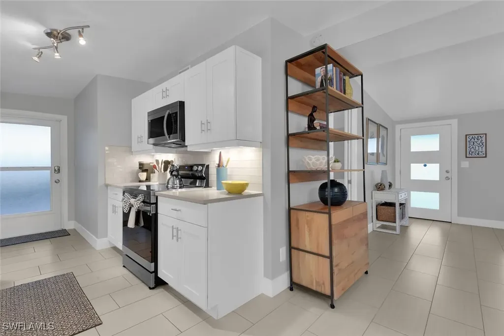 2048 Harbor Lane Naples FL 34104