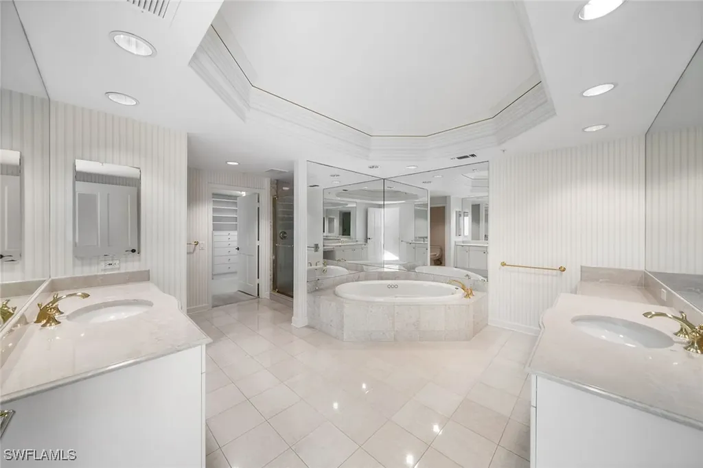 8665 Bay Colony Drive Naples FL 34108