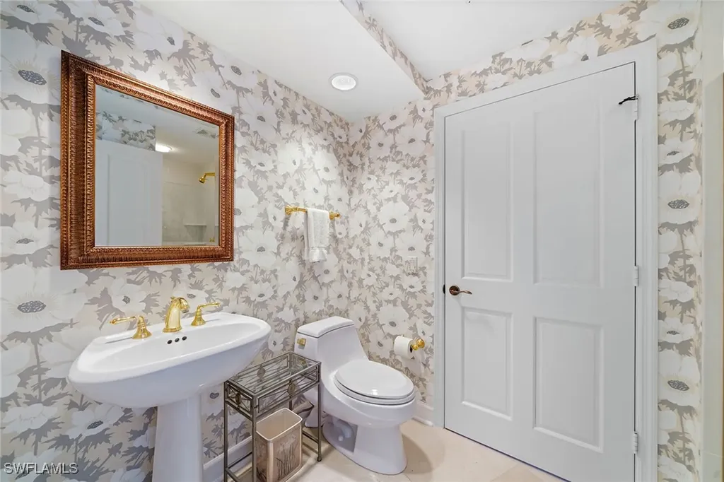 8665 Bay Colony Drive Naples FL 34108