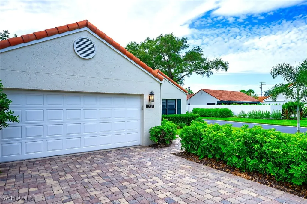 719 Reef Point Circle Naples FL 34108