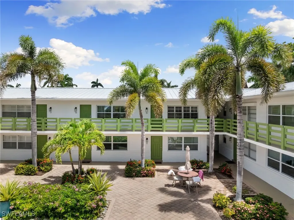 975 9th Avenue S Naples FL 34102