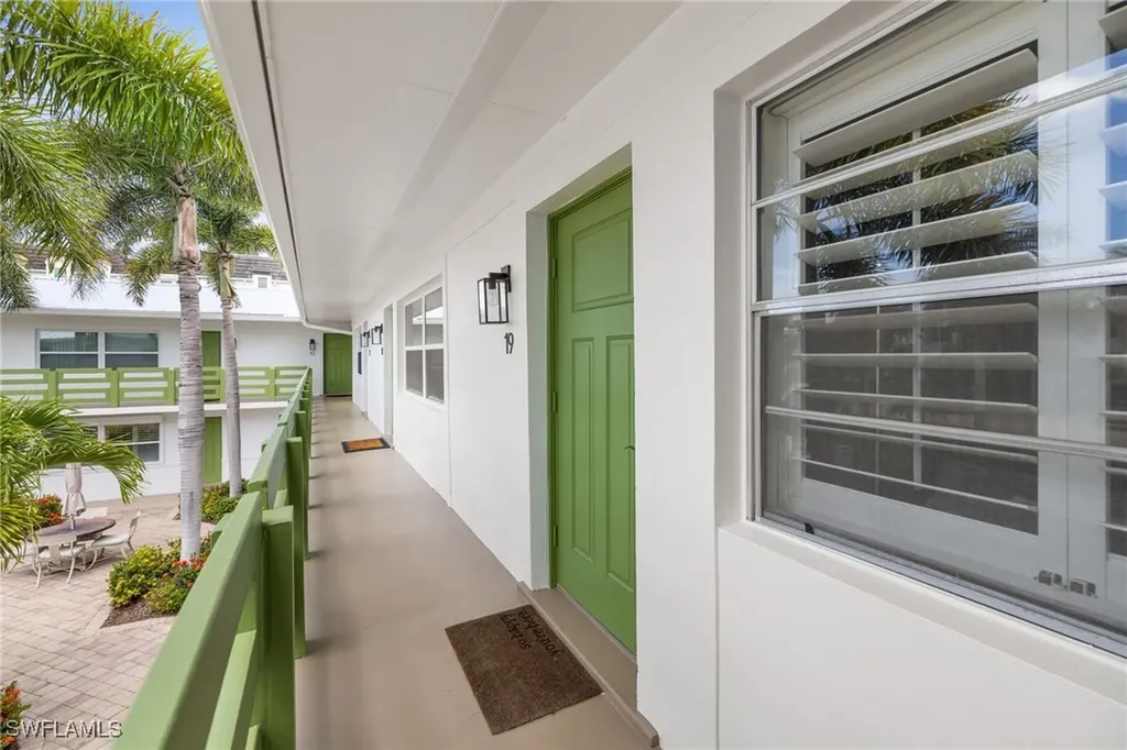 975 9th Avenue S Naples FL 34102