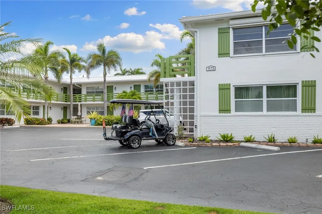 975 9th Avenue S Naples FL 34102