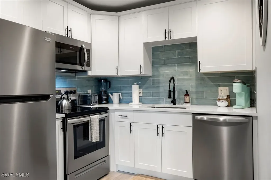 975 9th Avenue S Naples FL 34102