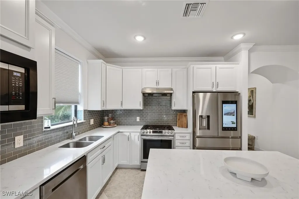 7670 Jacaranda Lane Naples FL 34114