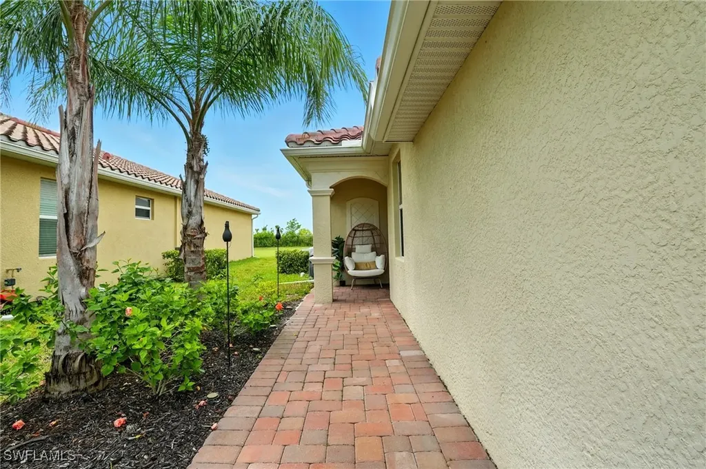1676 Alameda Drive Naples FL 34120