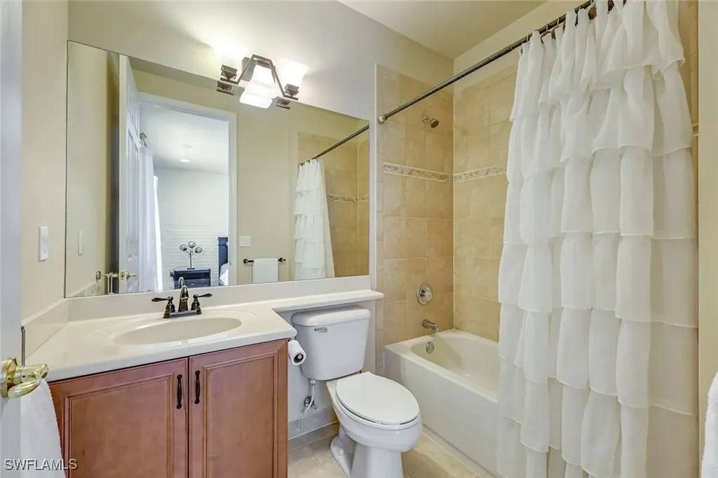 6582 Monterey Point Naples FL 34105