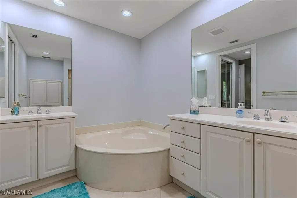 7837 Hawthorne Drive Naples FL 34113