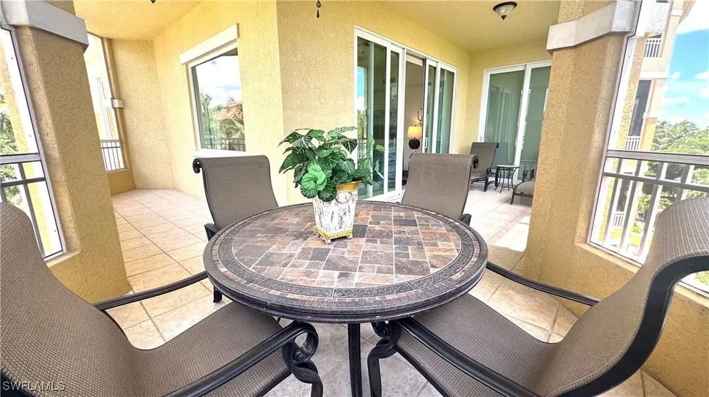 2738 Tiburon Boulevard E Naples FL 34109