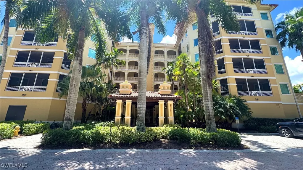 2738 Tiburon Boulevard E Naples FL 34109