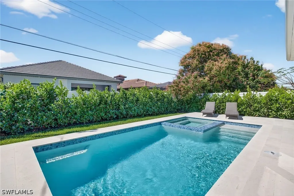 558 100th Avenue N Naples FL 34108