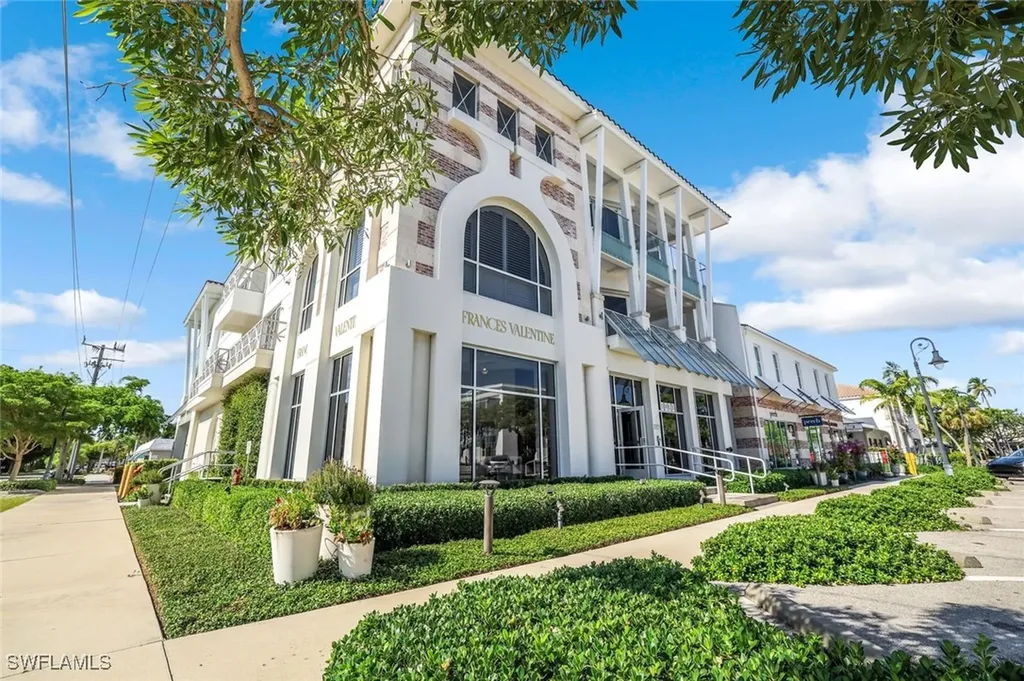 382 12th Avenue S Naples FL 34102