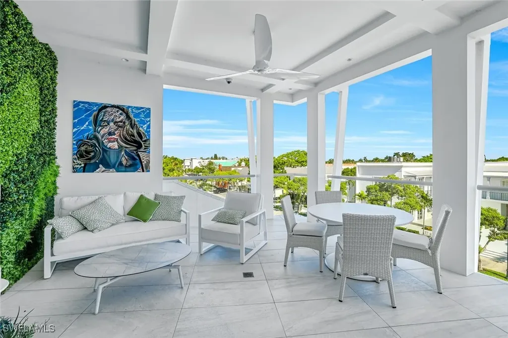 382 12th Avenue S Naples FL 34102