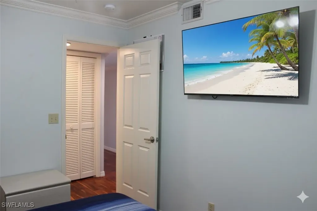 7360 Saint Ives Way Naples FL 34104