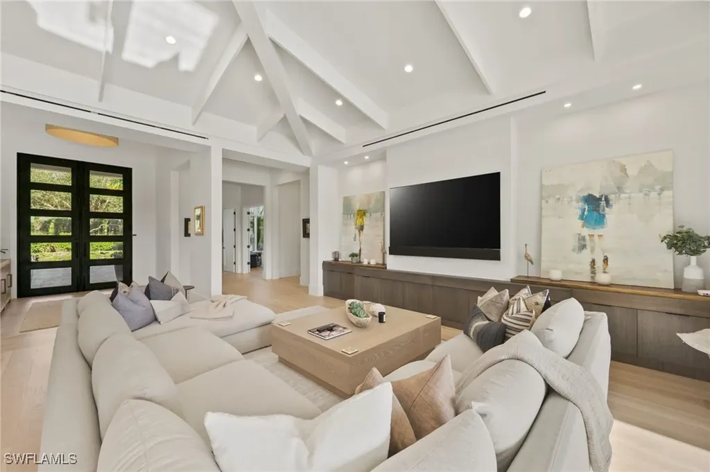 6253 Highcroft Drive Naples FL 34119