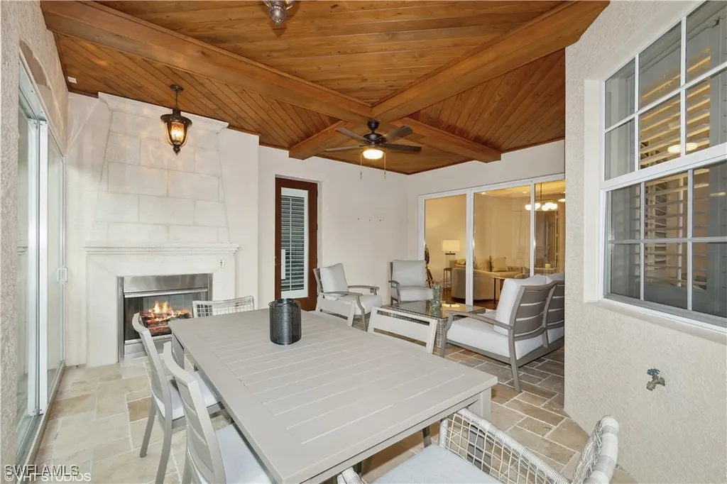 6501 Crown Colony Place Naples FL 34108