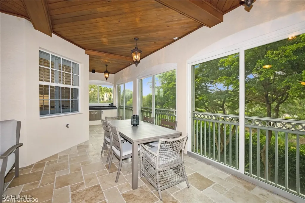 6501 Crown Colony Place Naples FL 34108