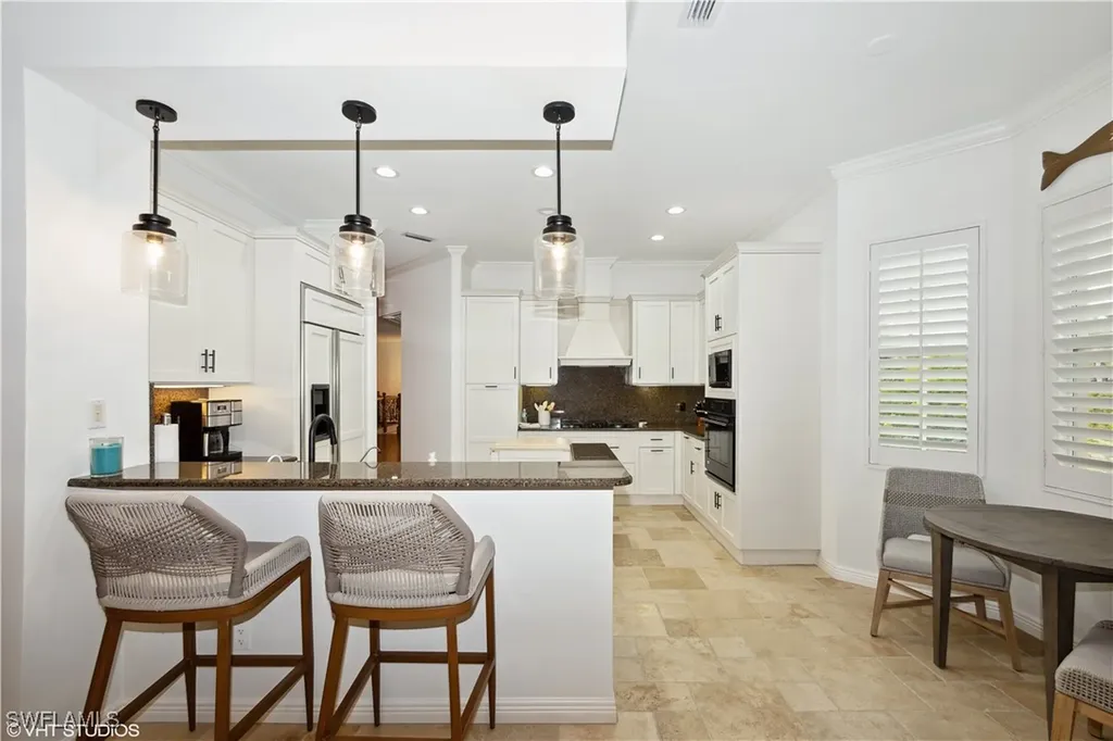 6501 Crown Colony Place Naples FL 34108