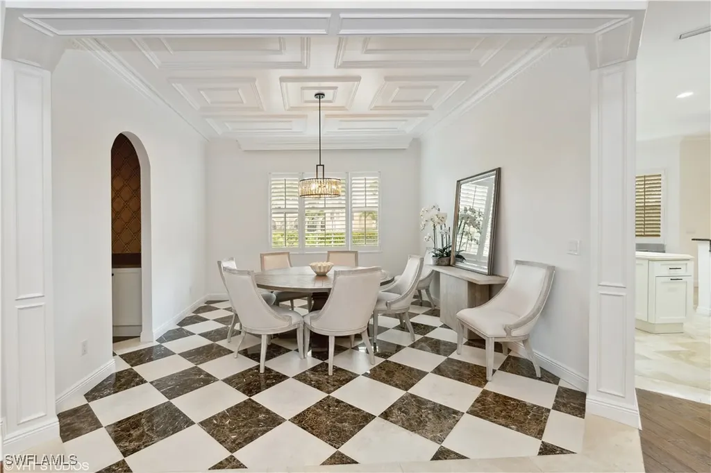 6501 Crown Colony Place Naples FL 34108