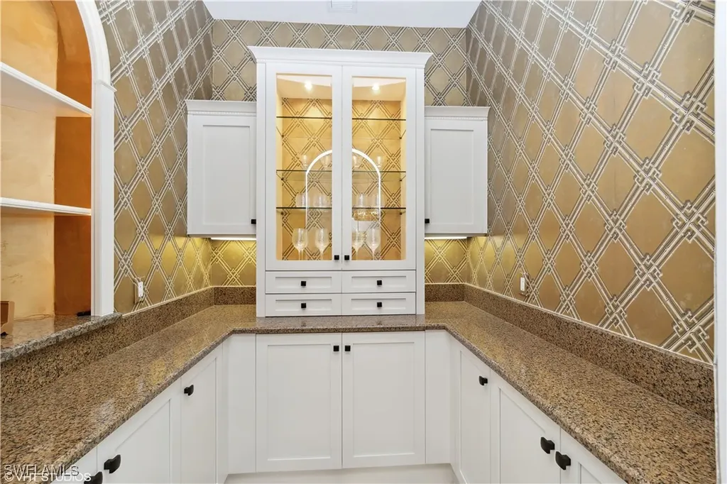 6501 Crown Colony Place Naples FL 34108