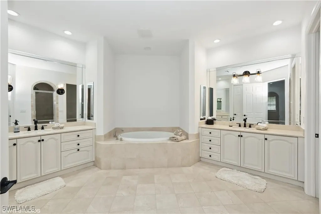 6501 Crown Colony Place Naples FL 34108