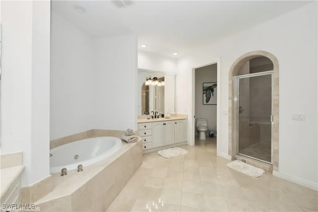6501 Crown Colony Place Naples FL 34108