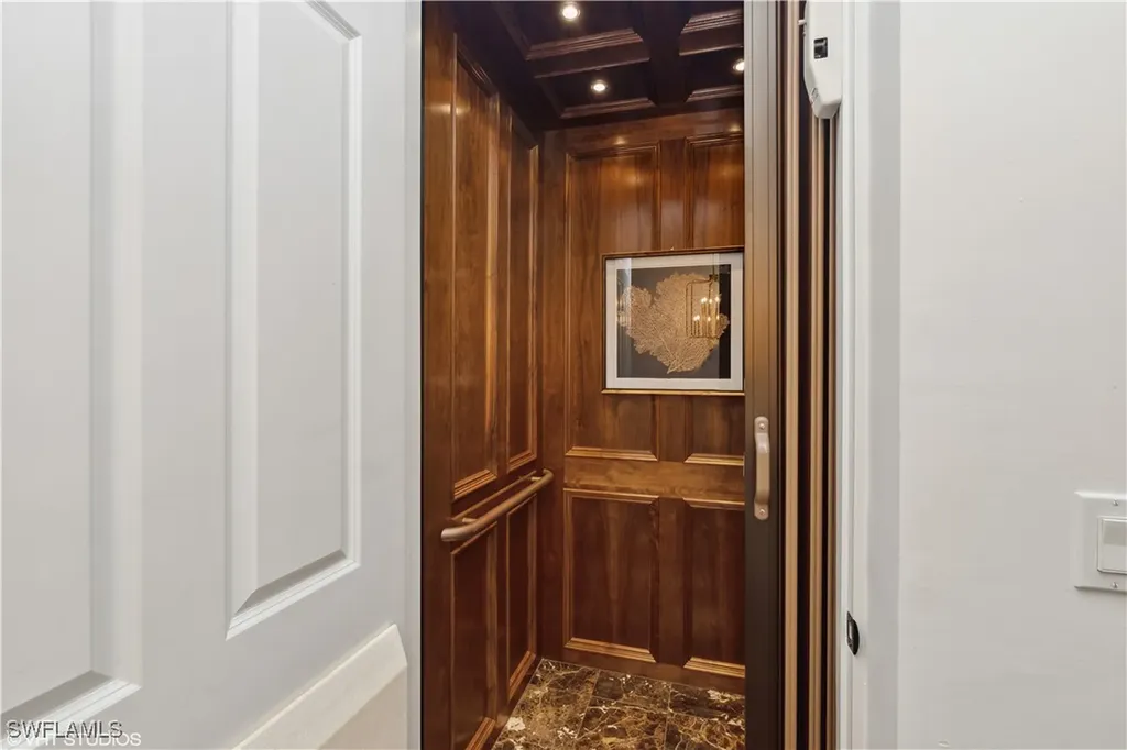 6501 Crown Colony Place Naples FL 34108