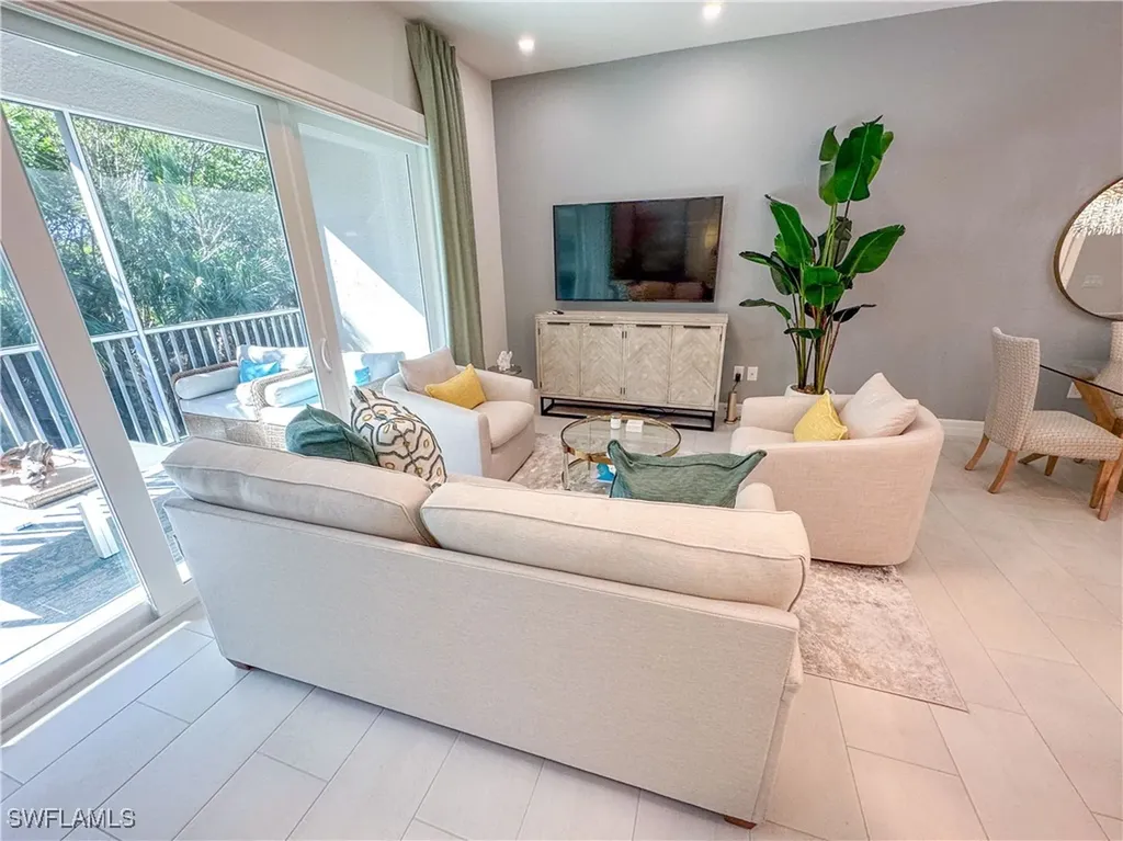 232 Indies Drive E Naples FL 34114