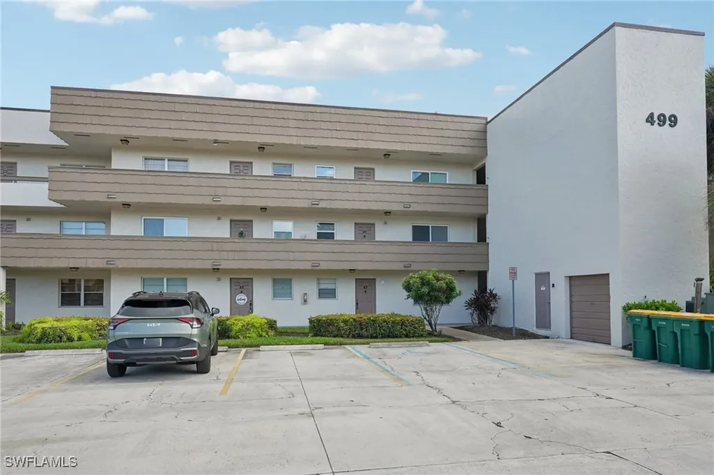 499 Forest Lakes Boulevard Naples FL 34105