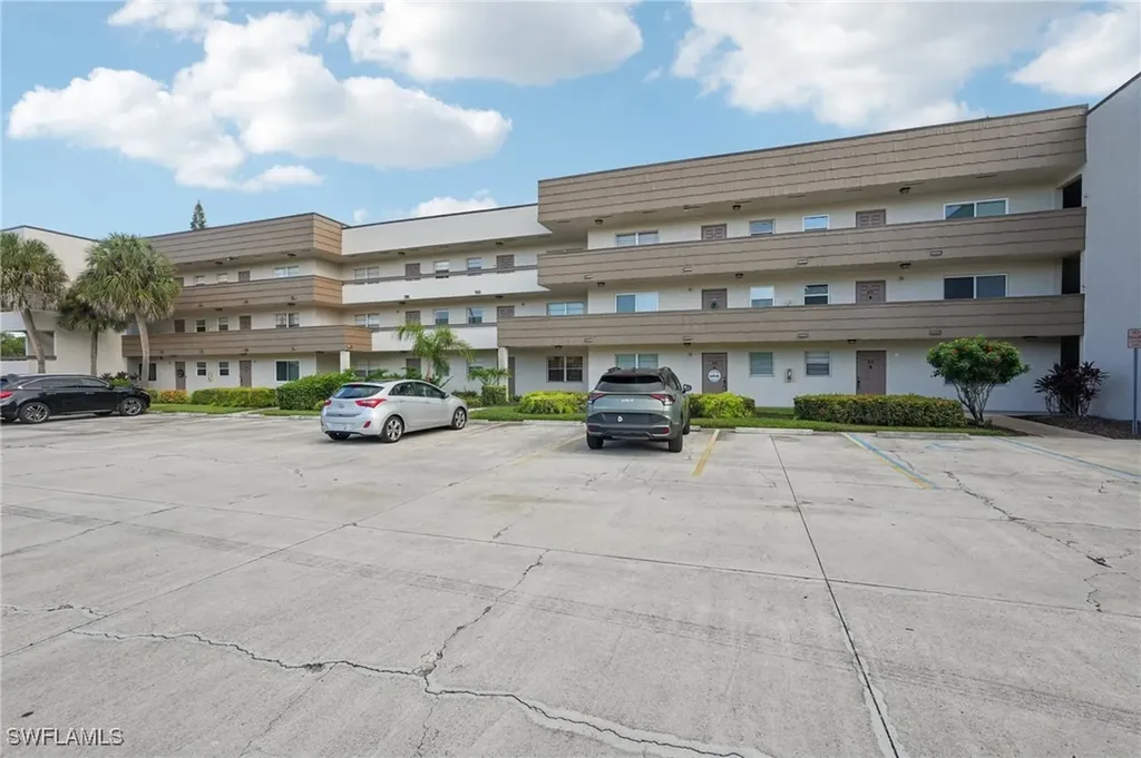 499 Forest Lakes Boulevard Naples FL 34105