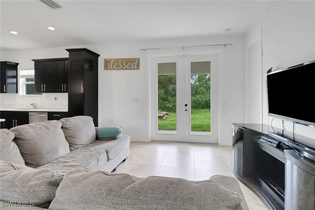 4240 62nd Avenue NE Naples FL 34120